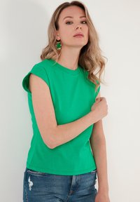 LELA T-shirts basic - benetton color
