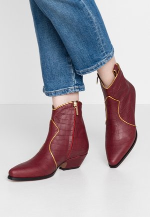 Botki kowbojki i motocyklowe