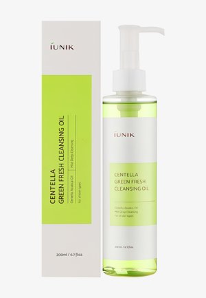 Flacone e scatola dell'olio detergente Centella Green Fresh con etichette verdi e bianche, erogatore a pompa, 200 ml, per tutti i tipi di pelle.