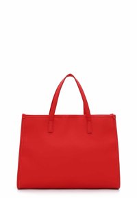 Borsa tote sintetica rossa con due manici superiori, forma rettangolare, texture liscia e senza hardware o motivi visibili. Design semplice e moderno.