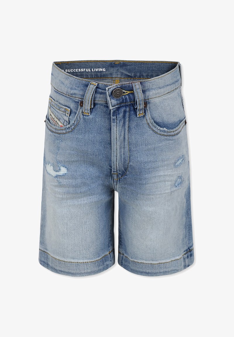 Shorts in denim bluastro con un design strappato, dotati di chiusura a bottone, cinque tasche e orlo sfrangiato.