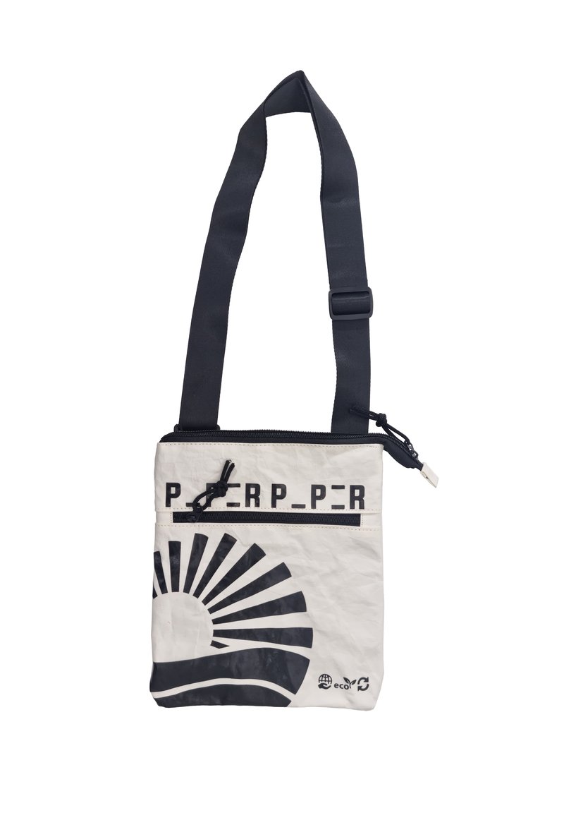 Sac bandoulière en tissu blanc avec un motif en rayons de soleil noir. Dispose d'une fermeture éclair et d'une sangle noire réglable. Matériau écologique.