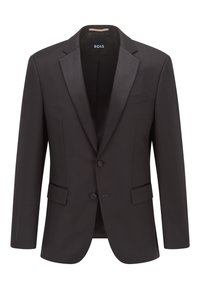 Giacca da smoking nera con revers in raso, chiusura con un solo bottone, due tasche frontali e una texture sottile. L'etichetta riporta "BOSS".