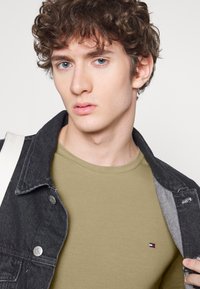 Tommy Hilfiger STRETCH SLIM FIT - Camisola de manga comprida - woodridge