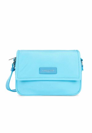Sac bandoulière bleu clair en matériau synthétique lisse, avec une fermeture à rabat et une bandoulière réglable. Détails en métal argenté.