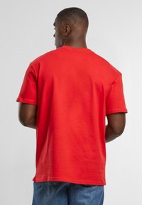 Merchcode COCA COLA REFRESHED - T-shirts print - cityred