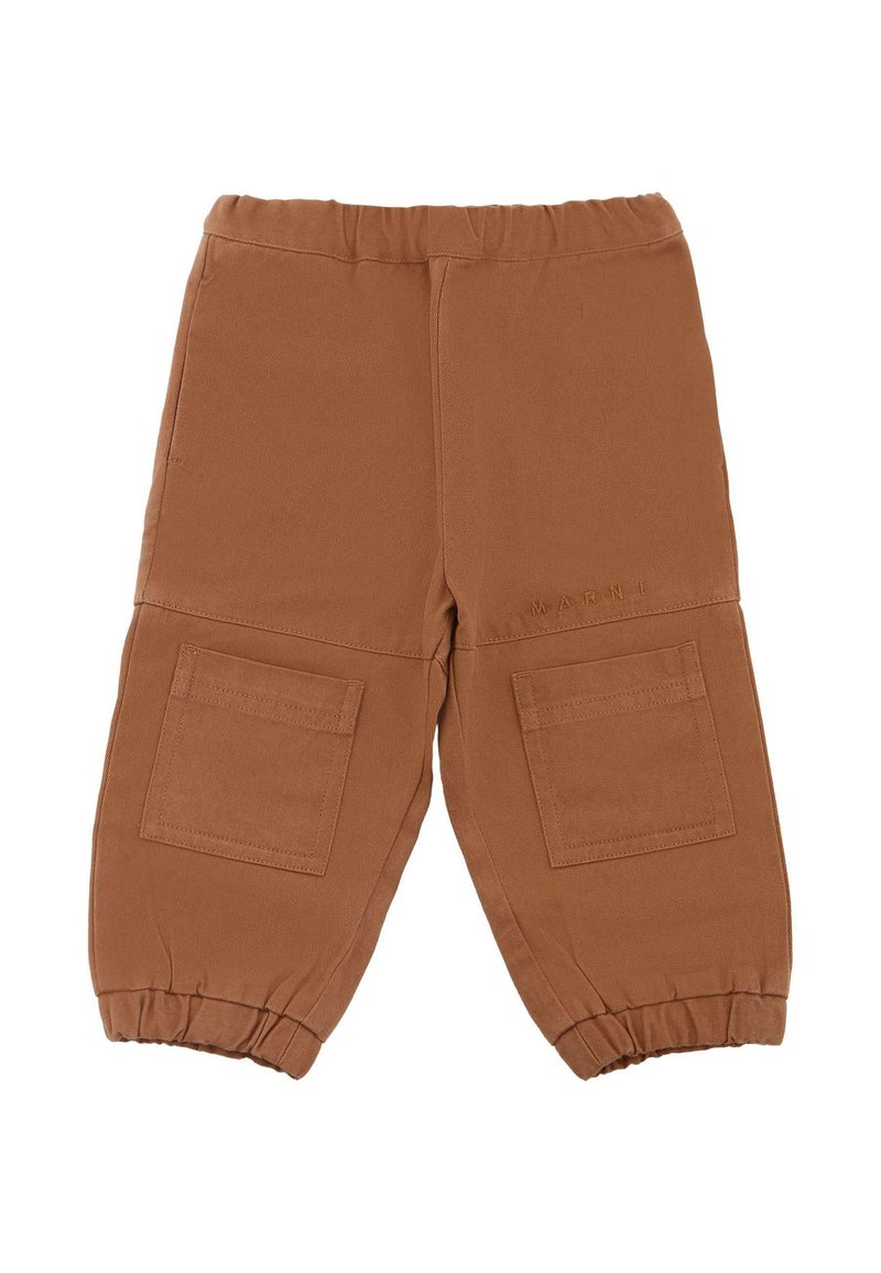 Bruine cargobroek met een elastische tailleband, voorzien van twee grote opgestikte zakken, elastische boorden en een zachte, gestructureerde stof.