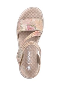 Wielokolorowe sandały z teksturowanym, metalicznym cholewą, ozdobioną wzorem łusek. Wkładka amortyzująca oraz regulowane krzyżujące się paski dla większego komfortu.