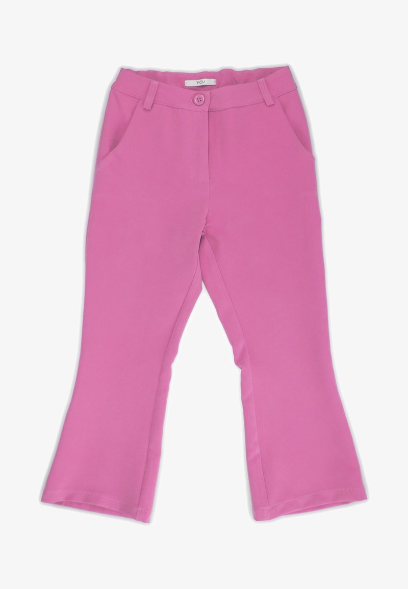 Pantalon évasé rose avec fermeture par bouton et zip, passants de ceinture et poches latérales, posé à plat sur un fond blanc.