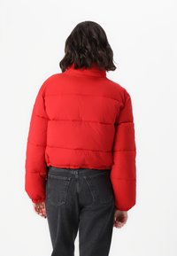 Guess Jeans Vinterjacka - rot