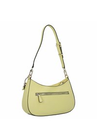 Żółta torba z teksturowanego materiału o zakrzywionym kształcie. Posiada czarne wykończenie, regulowany pasek i przednią kieszeń na zamek.