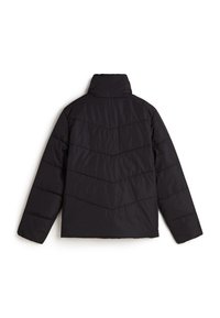 Svart vadderad jacka med hög krage, chevron-sömmar och långa ärmar. Tillverkad av slätt, lätt material med ett quiltat utseende.