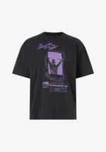T-shirt Gris Anthracite Imprimé Studio Archives | Tops | PLT FR T-shirt Gris Anthracite Imprimé Studio Archives | Tops | PLT FR