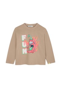 T-shirt à manches longues, de couleur marron clair, avec un design de piment en cartoon coloré et le mot "AMUSEMENT" en lettres grasses. Matériau en coton doux.