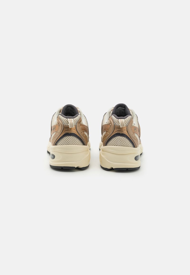 New Balance MR530 UNISEX - Sneaker low - turtledove/beige - Zalando.de