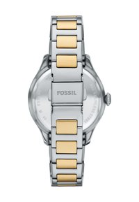Bracelet de montre en acier inoxydable argenté avec des accents dorés, présentant un design en maillons et une fermeture à clips. L'arrière affiche un embossage avec le nom de la marque.