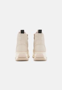 Tamaris Sneakersy wysokie
