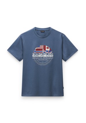 T-shirt di cotone blu con un design circolare che presenta le bandiere di USA, Canada e Regno Unito, e il testo "NAPAPIJRI ANTARCTIC RESEARCH PROGRAM."