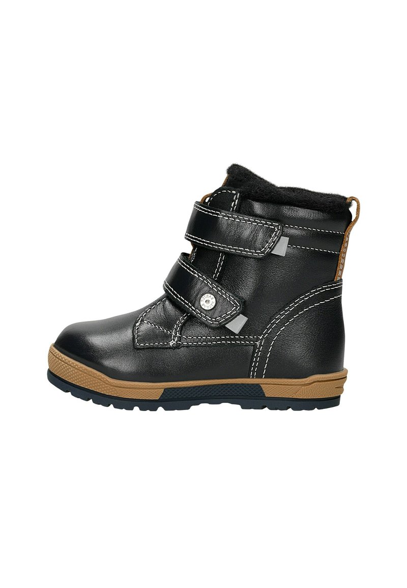 Stivale per bambini in pelle nera con suola in gomma marrone, due cinturini con velcro, cuciture bianche e un colletto imbottito morbido.