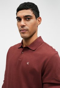 Calvin Klein Jeans CASUAL - Polokošeľa - mocha moment