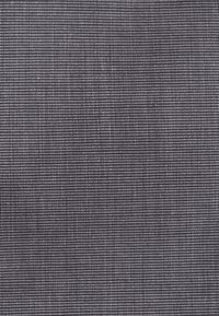 Abstrakt gråtone mønster med tætte lodrette og vandrette linjer, der skaber en moiré-effekt over hele fladen.