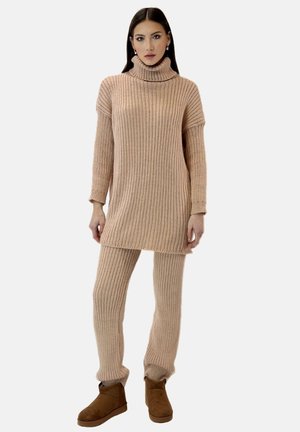 Elara, SET - Pantalon classique - rosa
