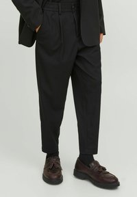 Jack & Jones PREMIUM JPSTKARL JJREESE TAPERED - Chinos - black