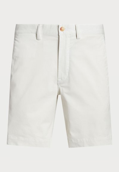 Balti medvilniniai šortai su plokščiu priekiu, diržo kilpomis ir vienu mygtuku. Tiesios kojos su subtilia tekstūra.