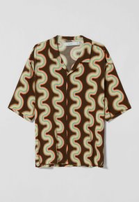 Korte mouw shirt met een bruine stof met golvend patroon in crème, oranje en blauw. Met knoopsluiting aan de voorzijde en een losse pasvorm.