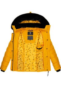 Chaqueta de plumas amarilla con capucha forrada de piel sintética negra, que cuenta con un interior de estampado brillante y un bolsillo frontal. Hecha de tela aislante.