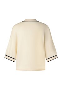 Roomkleurige trui met korte mouwen en zwarte biezen aan de manchetten en kraag, van achteren weergegeven op een witte achtergrond.