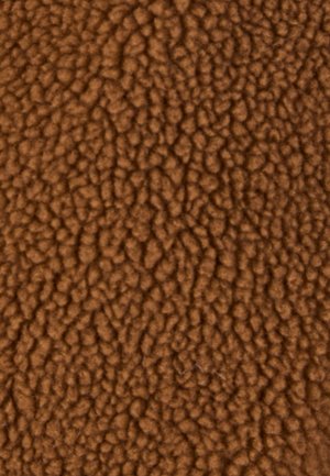 Tessuto marrone testurizzato con fibre dense, arricciate e ad anello, che somigliano a un materiale in pile o sherpa.