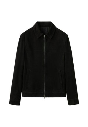 Chaqueta de ante negra con cremallera frontal, cuello clásico, mangas largas y dos bolsillos delanteros sobre un fondo blanco.