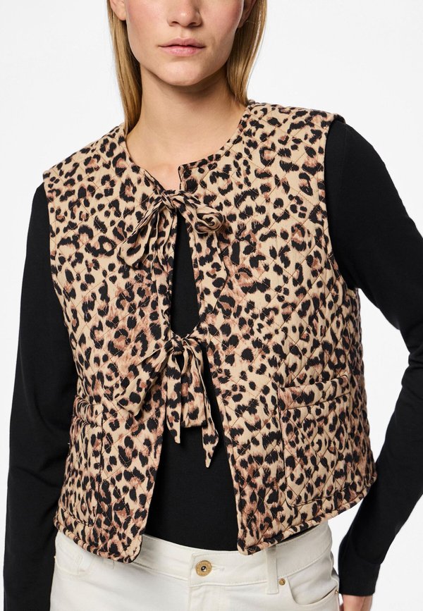 PCSARIA  - Waistcoat - tannin4