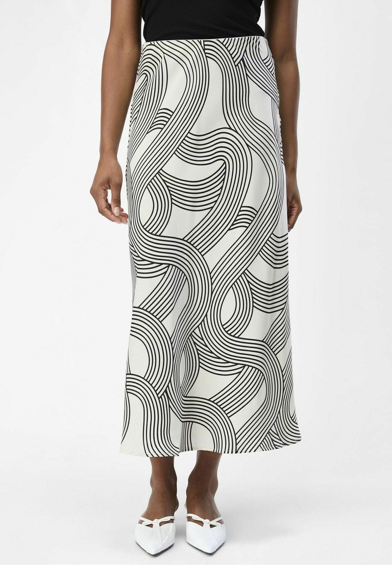 Maxiskirt i et hvidt stof med kraftige sorte svungne linjer. Strømlinet design, glat tekstur, med en tætsiddende talje og en let udvidelse ved kanten.