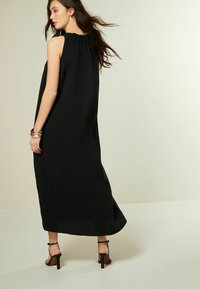Next SLEEVELESS COLUMN V-NECK MIDI - REGULAR FIT - Freizeitkleid - black