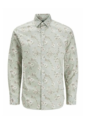 Cămașă florală cu mâneci lungi, în verde deschis, cu guler button-down și un model de flori și frunze roz pal pe un material neted.