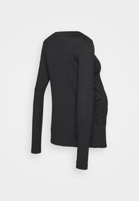 Top preto de manga longa feito de um tecido macio, com um design ajustado e franzidos laterais para maior elasticidade e conforto.
