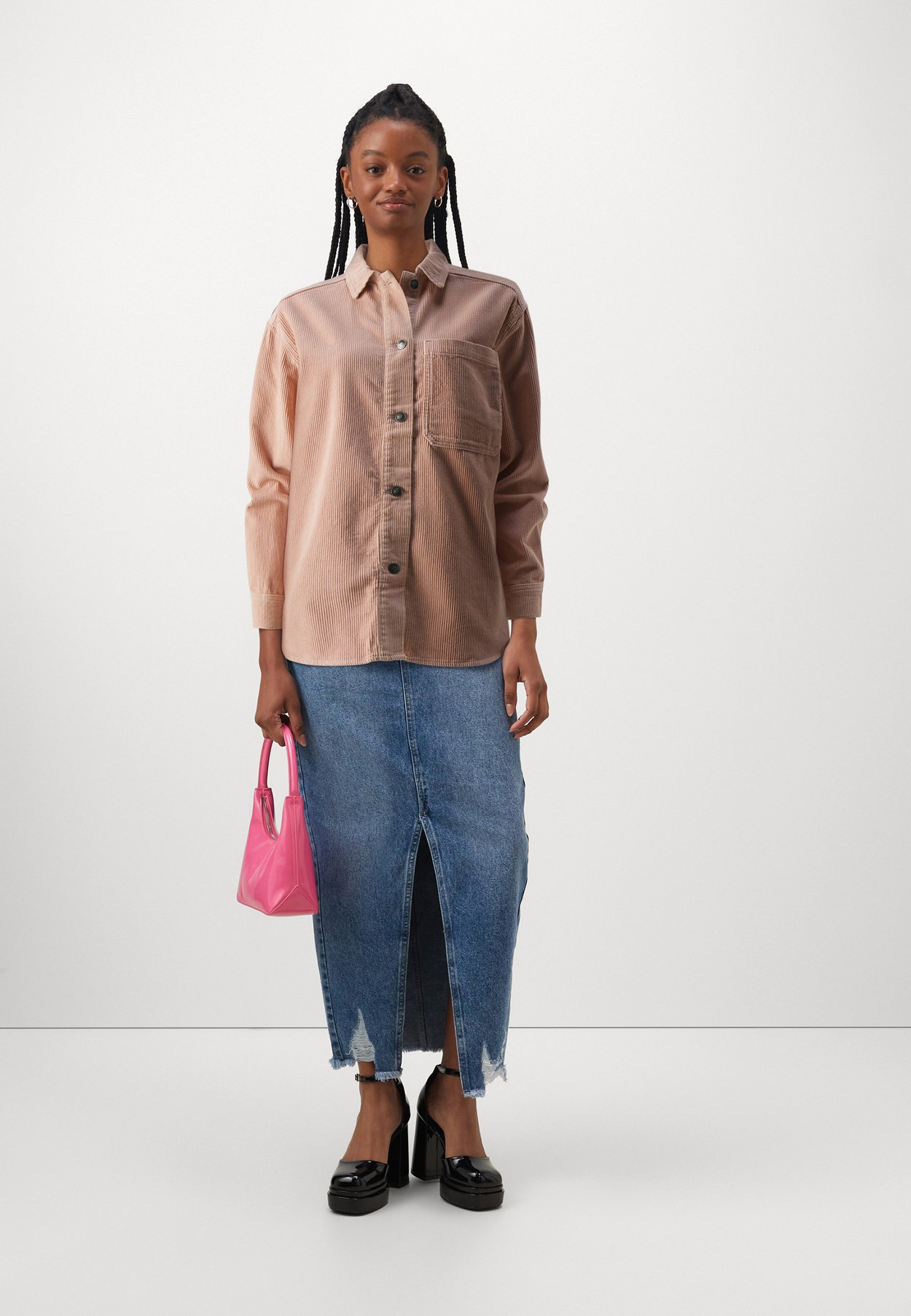 ONLMARTA SHACKET