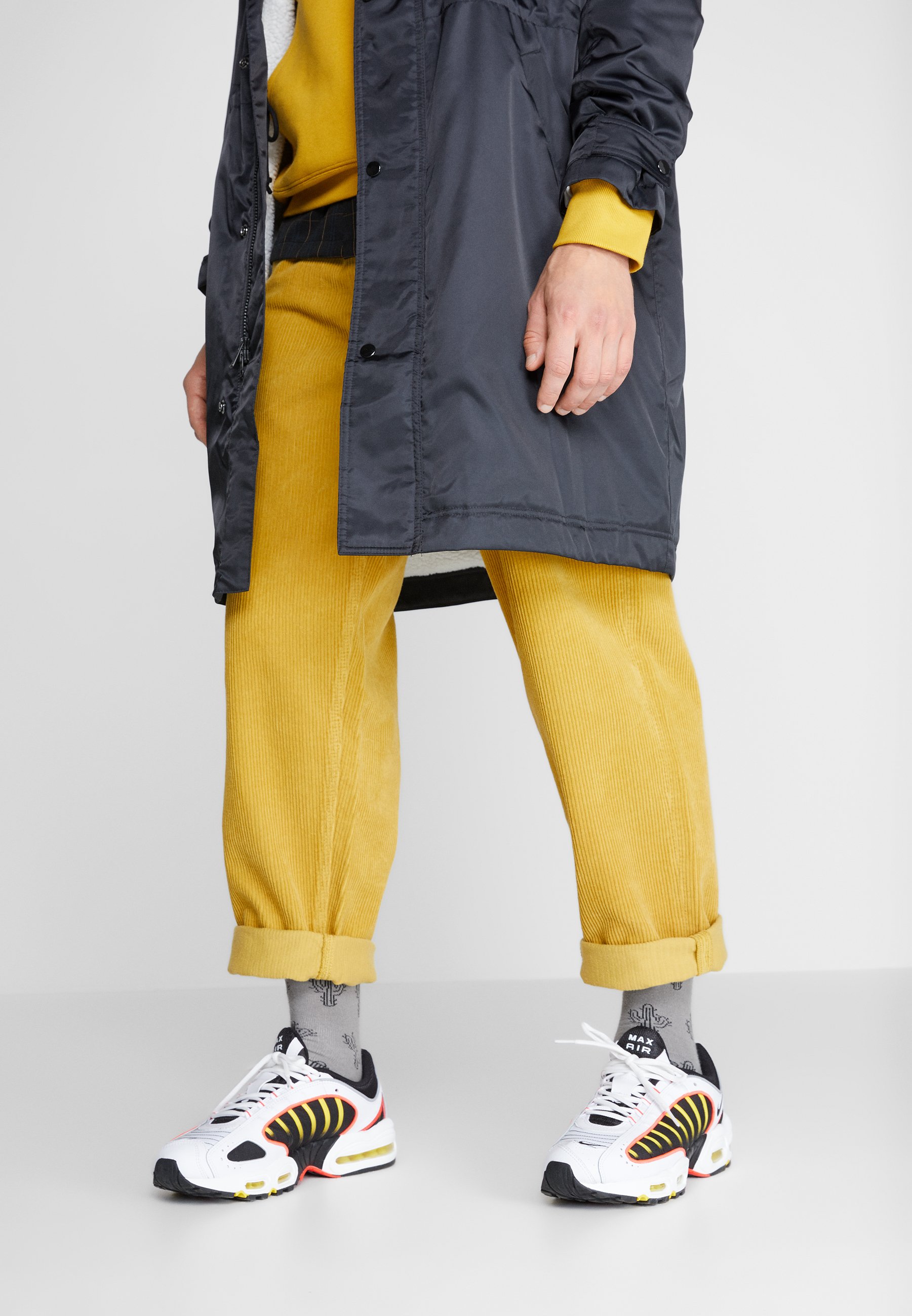 Nike Sportswear Air Max Tailwind Iv Matalavartiset Tennarit White Black Bright Crimson Chrome Yellow Reflect Silver Zalando Fi
