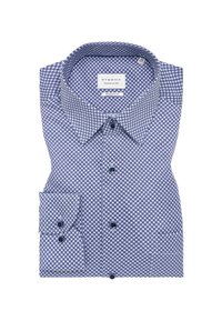 Camicia blue navy a motivo con un design comfort fit, apertura con bottoni e maniche ripiegate con bottoni abbinati. Stampa geometrica testurizzata.