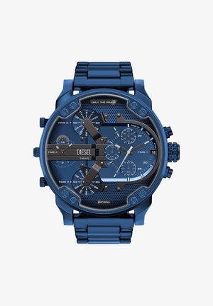 Modré chronografní hodinky z nerezové oceli s texturovaným ciferníkem, několika subciferníky a páskem s propojenými články. Vyznačují se výraznými černými detaily.