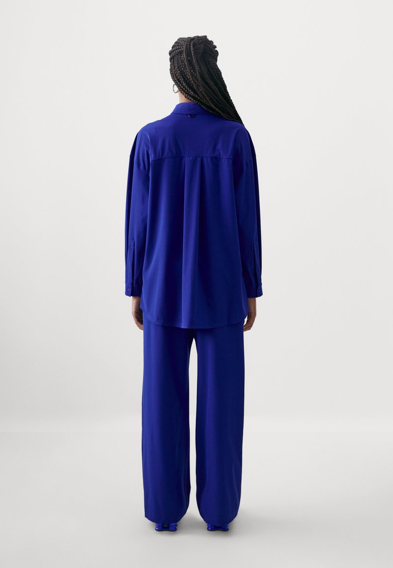 Nike Sportswear PERFECTSTRETCH - Košilová halenka - deep royal blue