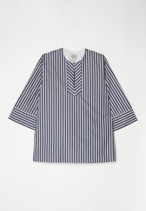 Tunika in cotone a righe con scollatura a V, maniche a tre quarti, righe verticali blu navy e bianche, e una vestibilità rilassata. Cuciture e orlo piatti.