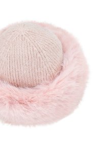 Beanie lavorato a maglia di colore rosa chiaro con una morbida visiera in pelliccia sintetica rosa. Presenta una texture a coste e un design con corona tondeggiante.