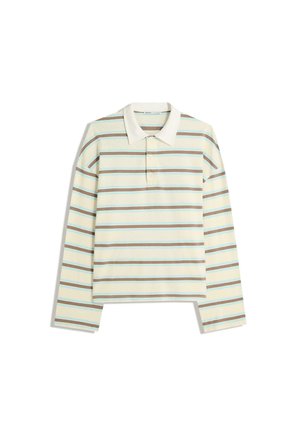 Langærmet polo-shirt i creme med horisontale striber i brun og lyseblå. Har en klassisk krave og en tre-knaps knapliste.