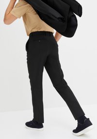 bonprix REGULAR FIT BAUKASTEN BUSINESS STRAIGHT - Chino - black