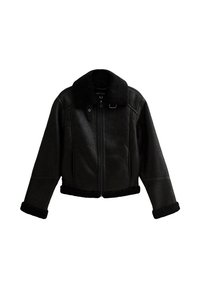 Giacca in shearling nera con colletto alto, chiusura zip frontale e bordo morbido ai polsini e all'orlo. Texture liscia con spalle strutturate.