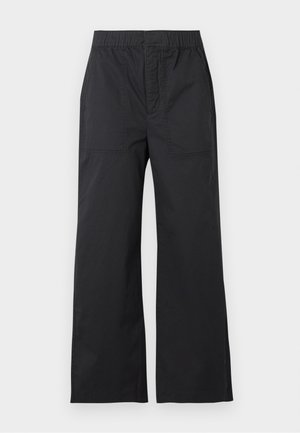 Pantalon noir à jambes larges avec taille élastique et poches plaquées à l'avant, présenté sur un fond gris clair.