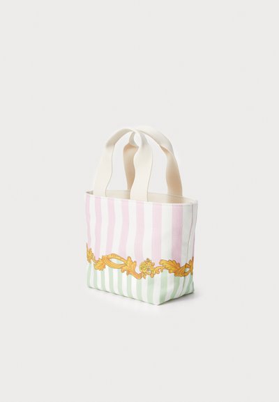 Liten tote-väska i tyg med vertikala rosa och gröna ränder, med guldblommiga utsmyckningar längs sömmen och krämfärgade handtag.